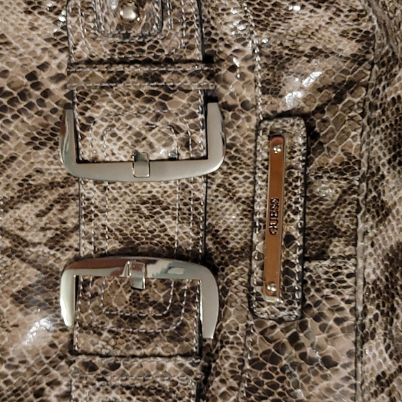 Guess purse - Picture 4 of 8